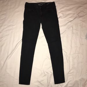 American eagle black denim skinny jeans!! Size 4
